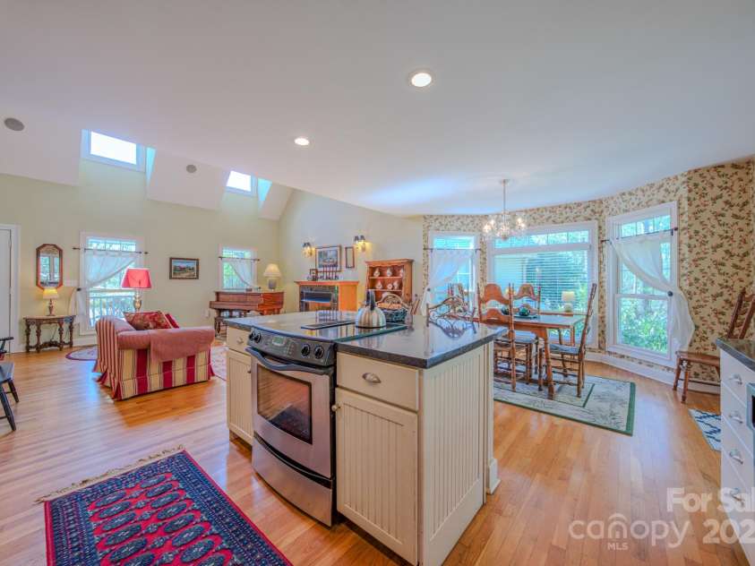 161 Hamburg Mountain Road, Weaverville, NC 28787.  MLS# CAR4242273, YatesRealty ID 25980. 