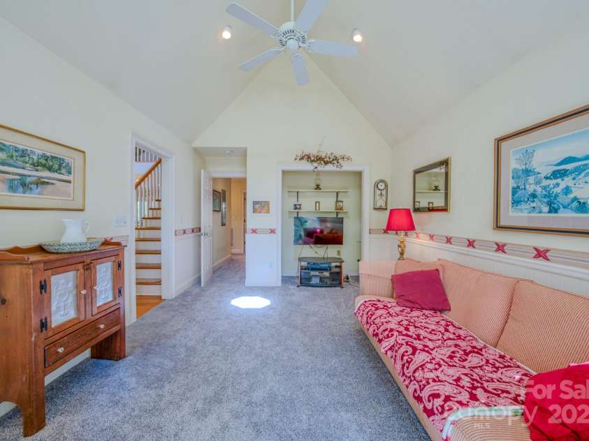 161 Hamburg Mountain Road, Weaverville, NC 28787.  MLS# CAR4242273, YatesRealty ID 25980. 