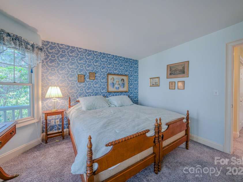 161 Hamburg Mountain Road, Weaverville, NC 28787.  MLS# CAR4242273, YatesRealty ID 25980. 