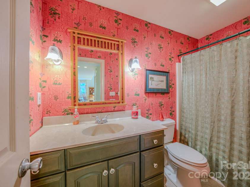 161 Hamburg Mountain Road, Weaverville, NC 28787.  MLS# CAR4242273, YatesRealty ID 25980. 