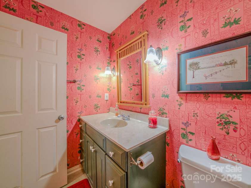 161 Hamburg Mountain Road, Weaverville, NC 28787.  MLS# CAR4242273, YatesRealty ID 25980. 