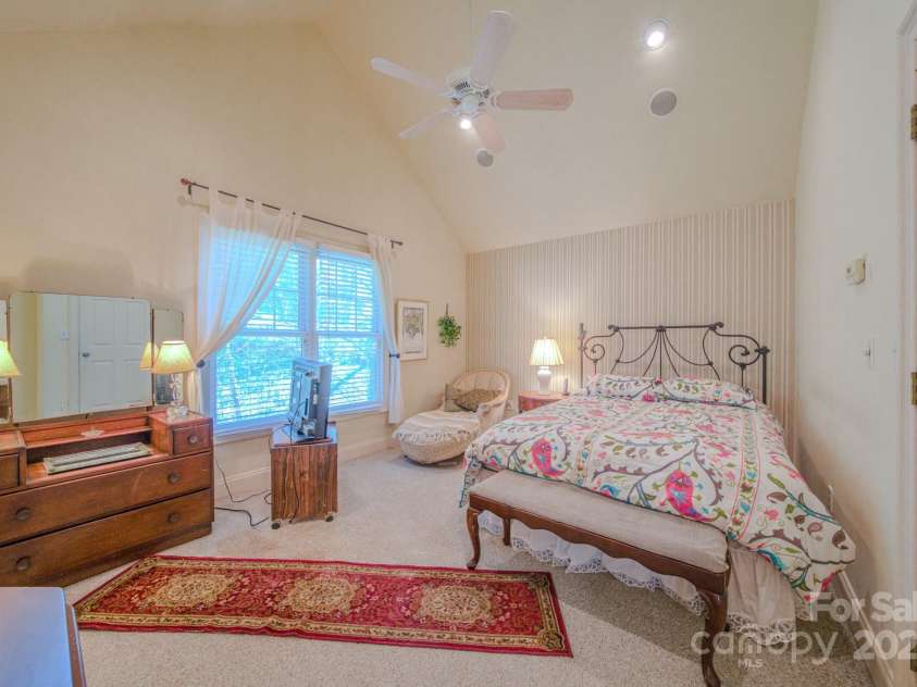161 Hamburg Mountain Road, Weaverville, NC 28787.  MLS# CAR4242273, YatesRealty ID 25980. 