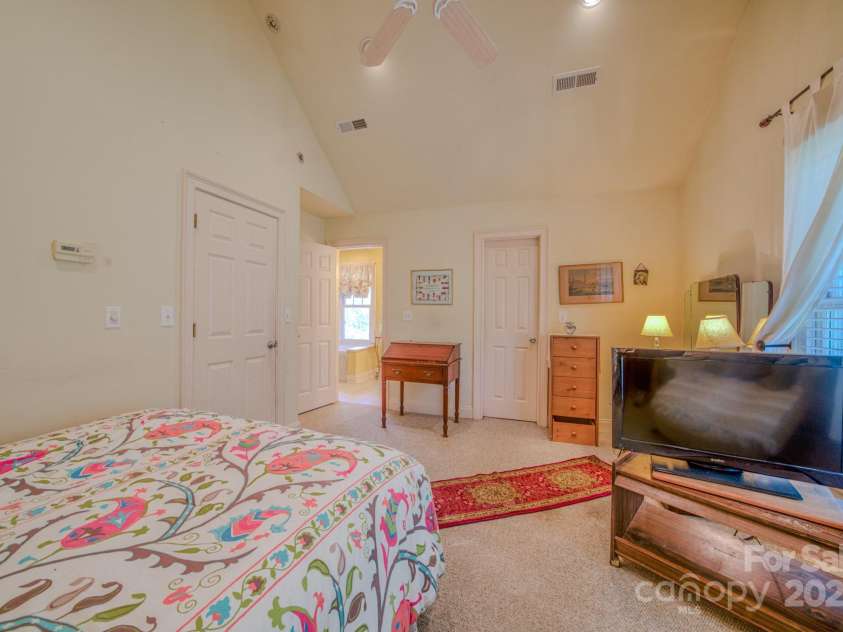 161 Hamburg Mountain Road, Weaverville, NC 28787.  MLS# CAR4242273, YatesRealty ID 25980. 