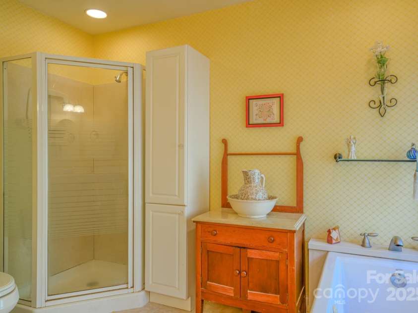 161 Hamburg Mountain Road, Weaverville, NC 28787.  MLS# CAR4242273, YatesRealty ID 25980. 