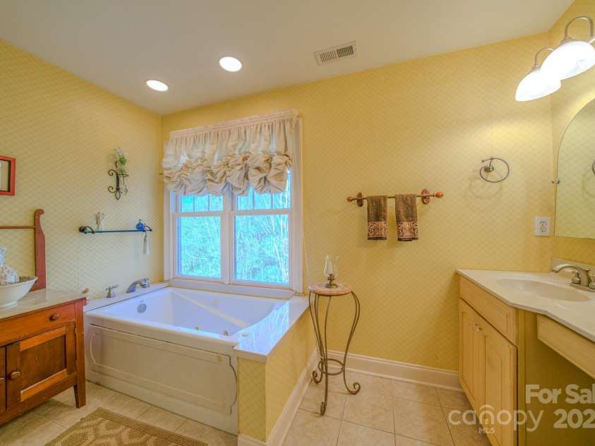 161 Hamburg Mountain Road, Weaverville, NC 28787.  MLS# CAR4242273, YatesRealty ID 25980. 