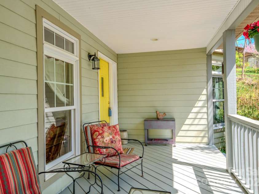 161 Hamburg Mountain Road, Weaverville, NC 28787.  MLS# CAR4242273, YatesRealty ID 25980. 