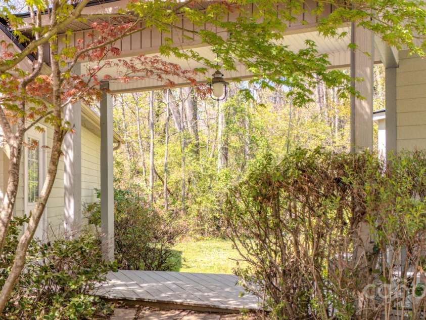 161 Hamburg Mountain Road, Weaverville, NC 28787.  MLS# CAR4242273, YatesRealty ID 25980. 