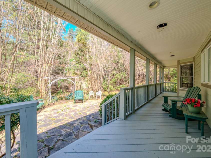161 Hamburg Mountain Road, Weaverville, NC 28787.  MLS# CAR4242273, YatesRealty ID 25980. 
