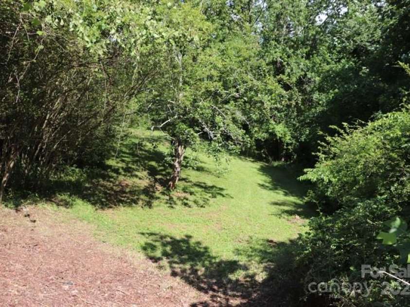 161 Hamburg Mountain Road, Weaverville, NC 28787.  MLS# CAR4242273, YatesRealty ID 25980. 