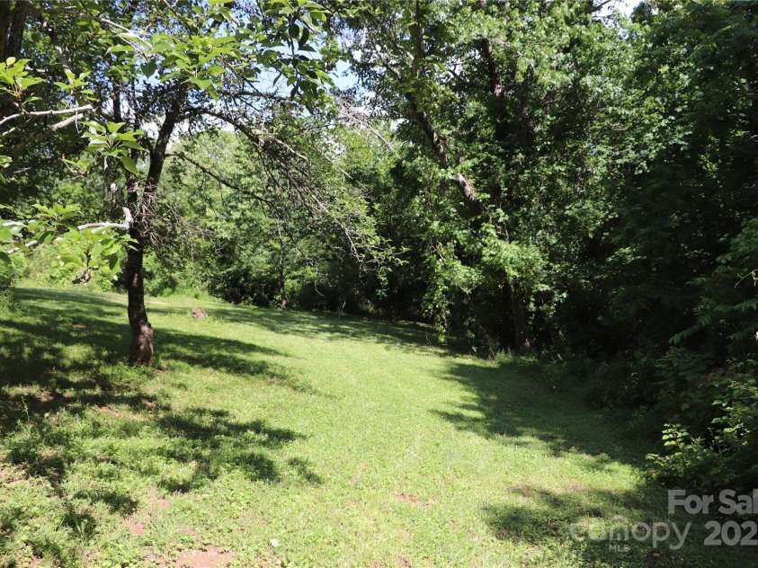 161 Hamburg Mountain Road, Weaverville, NC 28787.  MLS# CAR4242273, YatesRealty ID 25980. 