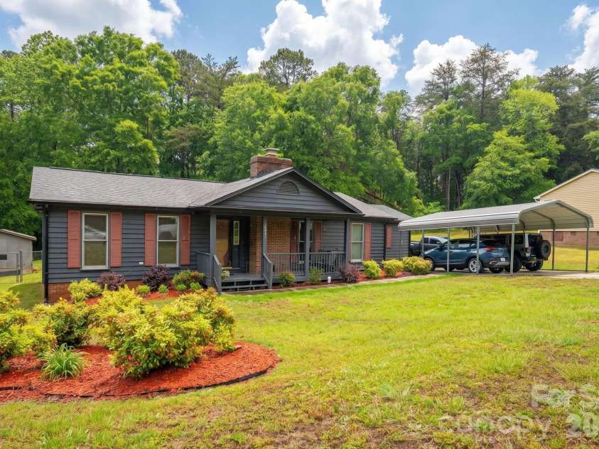 1841 Oak Hollow Road, Gastonia, NC 28054.  MLS# CAR4375695, YatesRealty ID 25980. 