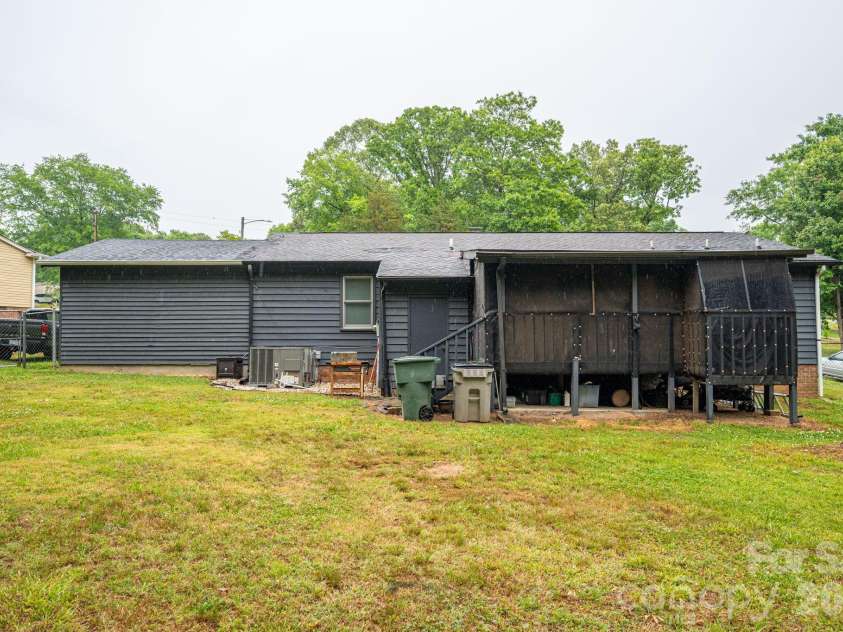 1841 Oak Hollow Road, Gastonia, NC 28054.  MLS# CAR4375695, YatesRealty ID 25980. 