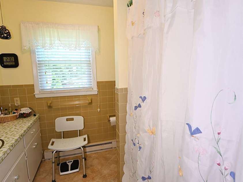 209 Northwood Drive, Morganton, NC 28655.  MLS# CAR4280216, YatesRealty ID 25981. Hall bathroom