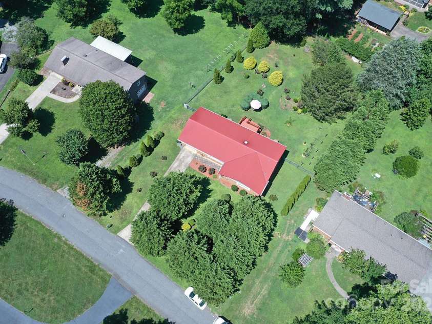 209 Northwood Drive, Morganton, NC 28655.  MLS# CAR4280216, YatesRealty ID 25981. Home is located towards the end of the cul de sac