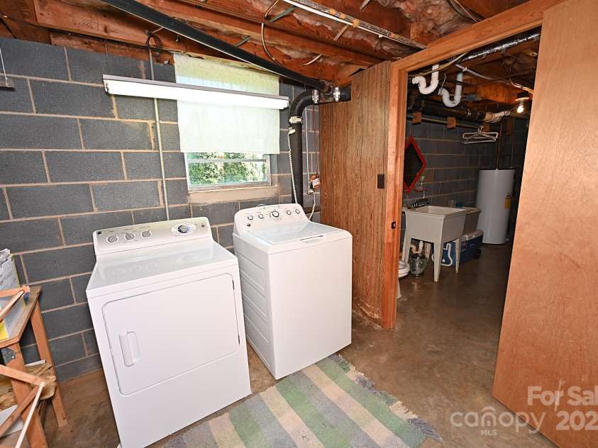 209 Northwood Drive, Morganton, NC 28655.  MLS# CAR4280216, YatesRealty ID 25981. Washer and dryer to convey