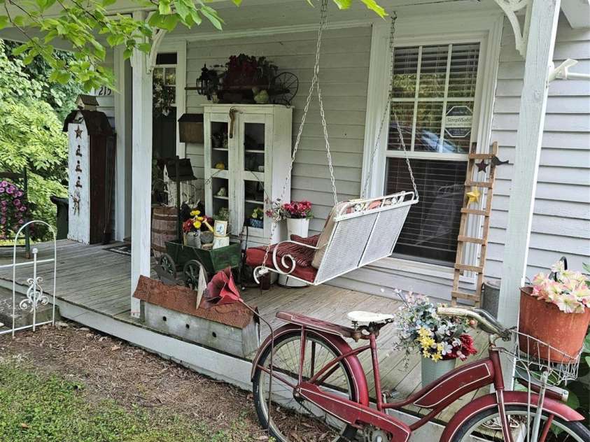 215 9th Street, Spencer, NC 28159.  MLS# CAR4273994, YatesRealty ID 25982. 