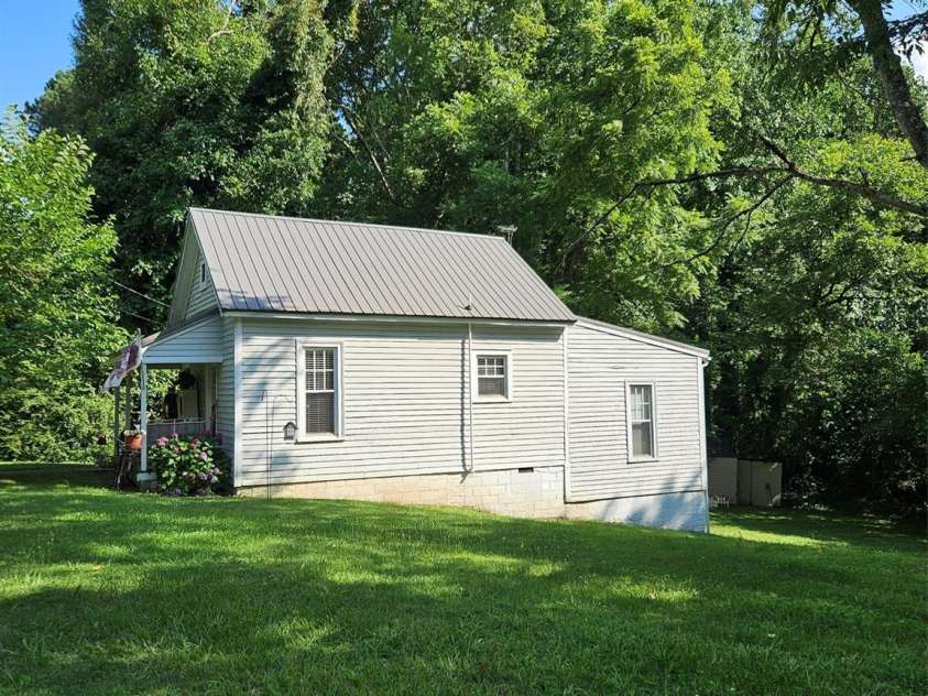 215 9th Street, Spencer, NC 28159.  MLS# CAR4273994, YatesRealty ID 25982. 