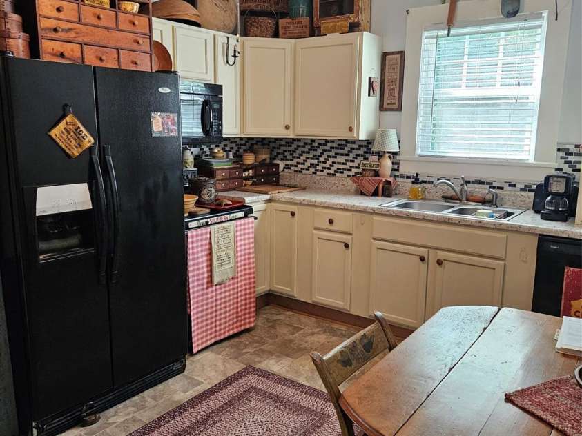 215 9th Street, Spencer, NC 28159.  MLS# CAR4273994, YatesRealty ID 25982. 
