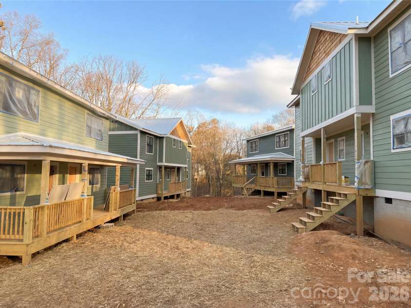 21 Fireside Drive, Asheville, NC 28806.  MLS# CAR4378538, YatesRealty ID 25983. 
