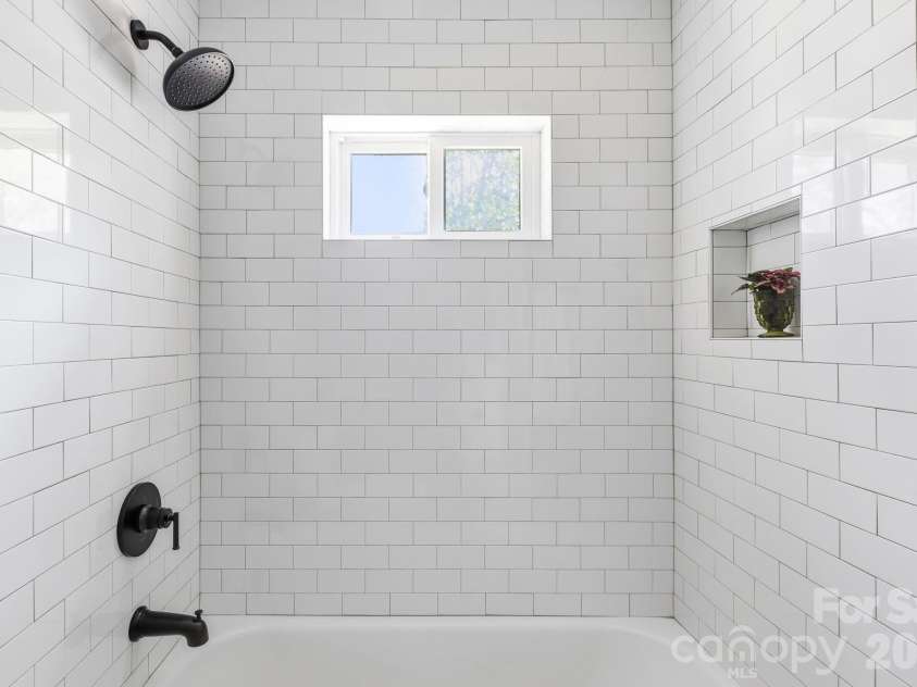 21 Fireside Drive, Asheville, NC 28806.  MLS# CAR4378538, YatesRealty ID 25983. 