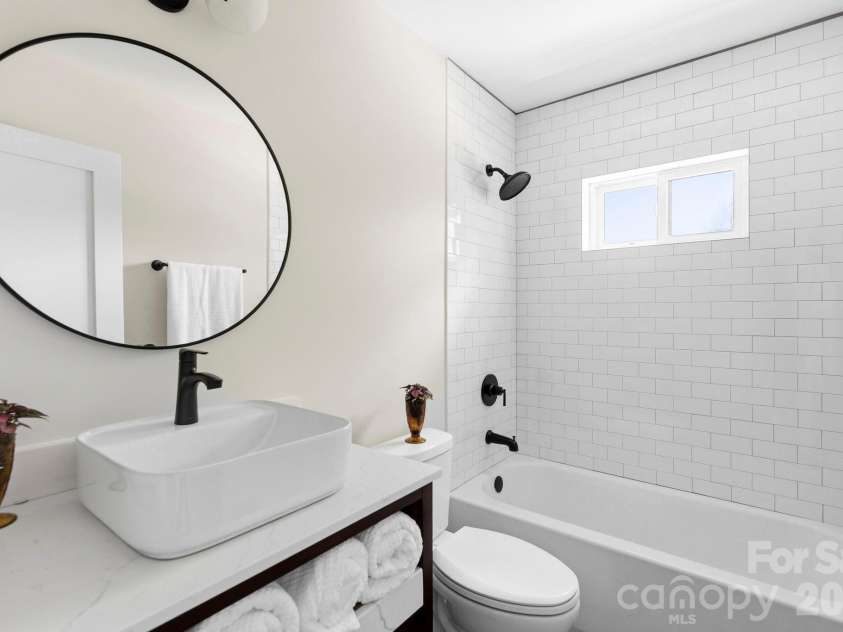 21 Fireside Drive, Asheville, NC 28806.  MLS# CAR4378538, YatesRealty ID 25983. 