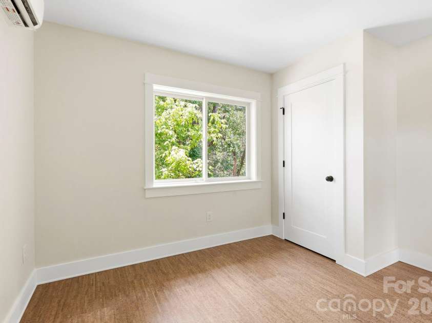 21 Fireside Drive, Asheville, NC 28806.  MLS# CAR4378538, YatesRealty ID 25983. 