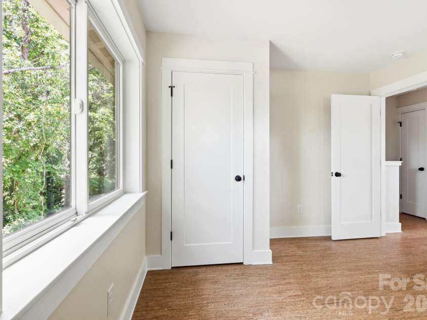 21 Fireside Drive, Asheville, NC 28806.  MLS# CAR4378538, YatesRealty ID 25983. 