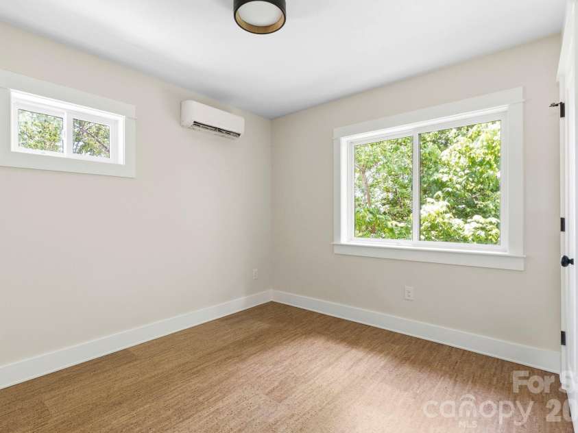 21 Fireside Drive, Asheville, NC 28806.  MLS# CAR4378538, YatesRealty ID 25983. 