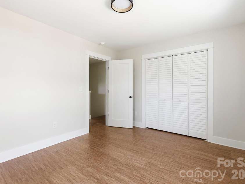 21 Fireside Drive, Asheville, NC 28806.  MLS# CAR4378538, YatesRealty ID 25983. 