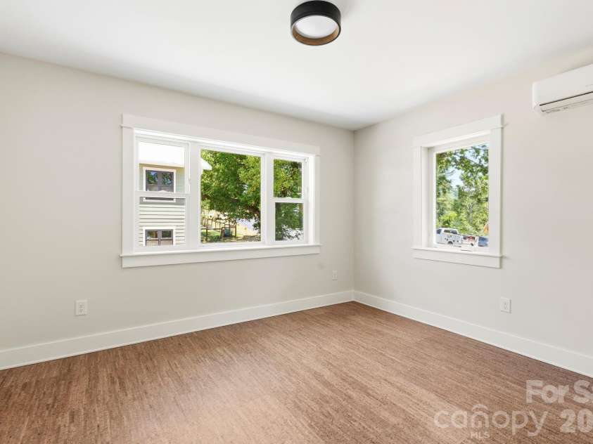 21 Fireside Drive, Asheville, NC 28806.  MLS# CAR4378538, YatesRealty ID 25983. 