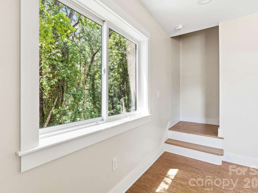 21 Fireside Drive, Asheville, NC 28806.  MLS# CAR4378538, YatesRealty ID 25983. 