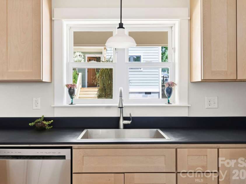 21 Fireside Drive, Asheville, NC 28806.  MLS# CAR4378538, YatesRealty ID 25983. 
