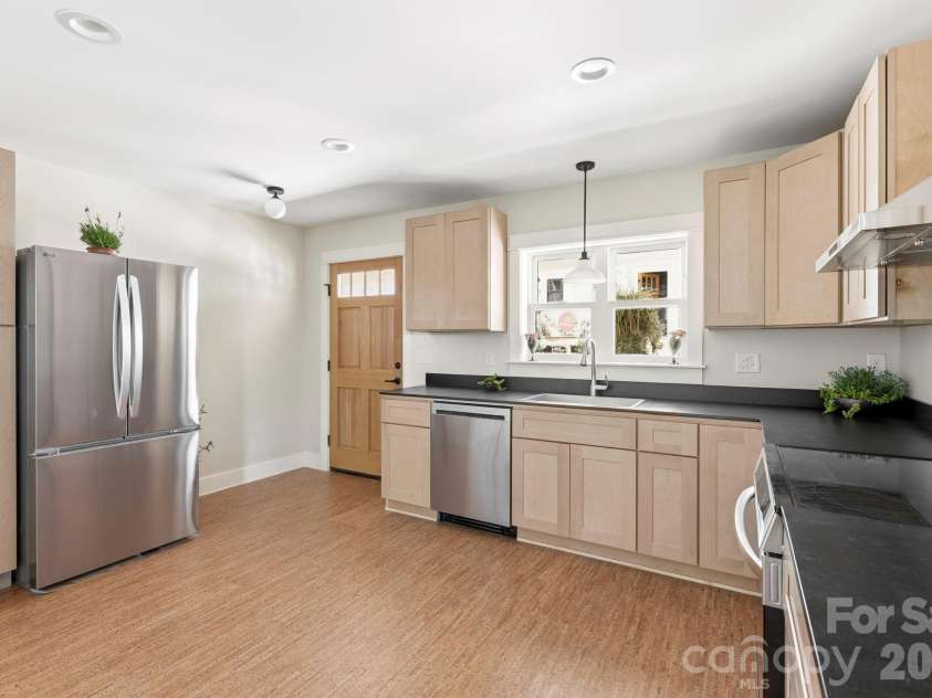 21 Fireside Drive, Asheville, NC 28806.  MLS# CAR4378538, YatesRealty ID 25983. 