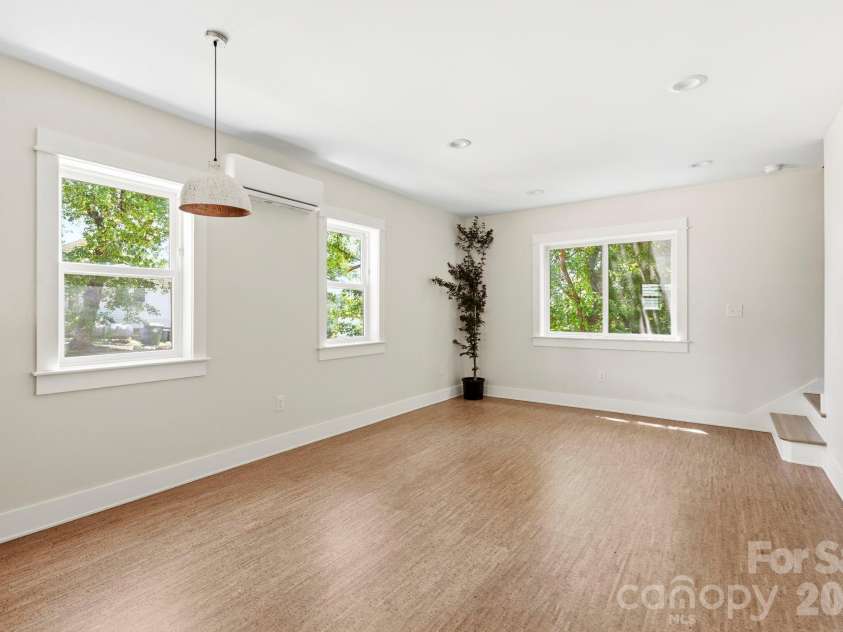 21 Fireside Drive, Asheville, NC 28806.  MLS# CAR4378538, YatesRealty ID 25983. 