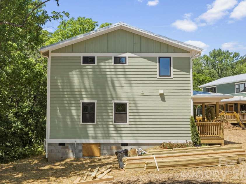 21 Fireside Drive, Asheville, NC 28806.  MLS# CAR4378538, YatesRealty ID 25983. 