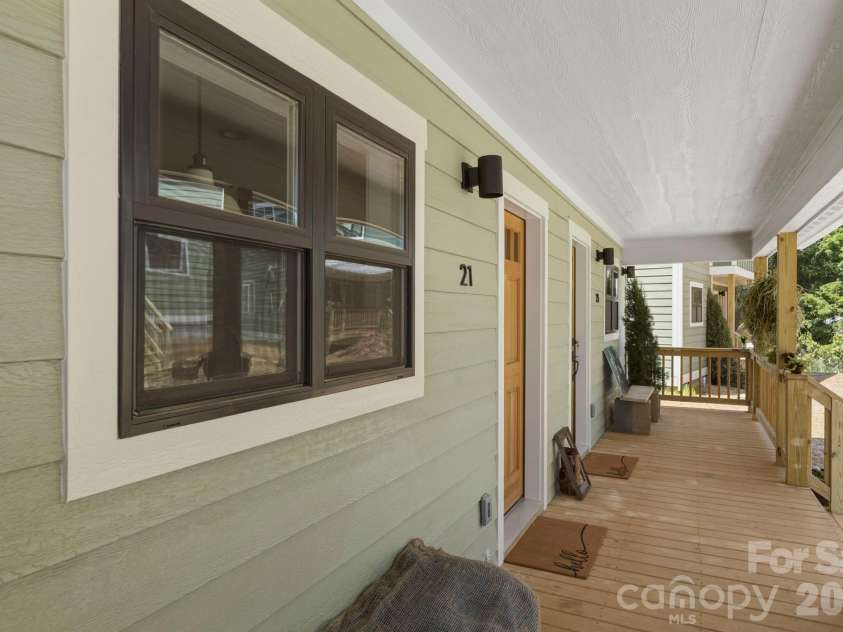 21 Fireside Drive, Asheville, NC 28806.  MLS# CAR4378538, YatesRealty ID 25983. 