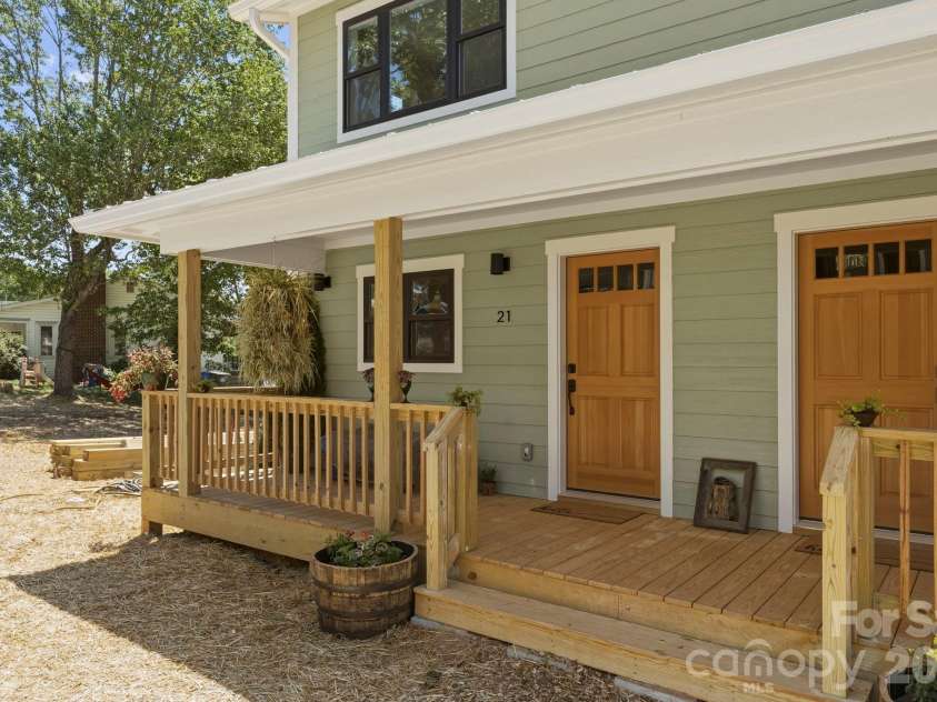 21 Fireside Drive, Asheville, NC 28806.  MLS# CAR4378538, YatesRealty ID 25983. 