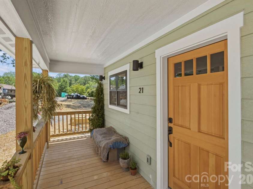 21 Fireside Drive, Asheville, NC 28806.  MLS# CAR4378538, YatesRealty ID 25983. 