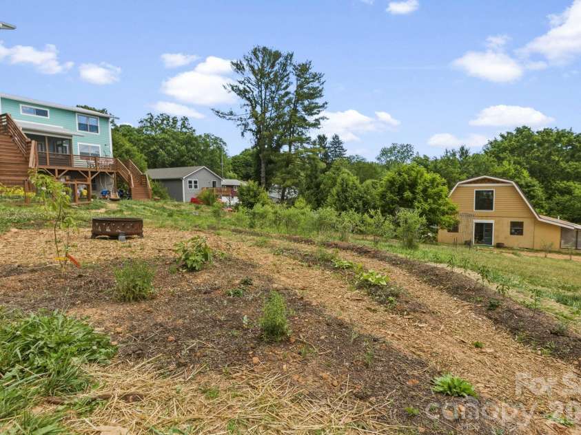 21 Fireside Drive, Asheville, NC 28806.  MLS# CAR4378538, YatesRealty ID 25983. 