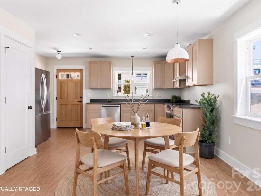 21 Fireside Drive, Asheville, NC 28806.  MLS# CAR4378538, YatesRealty ID 25983. 