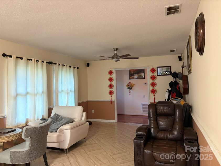 10428 Landon Street, Charlotte, NC 28215.  MLS# CAR4278755, YatesRealty ID 25984. 