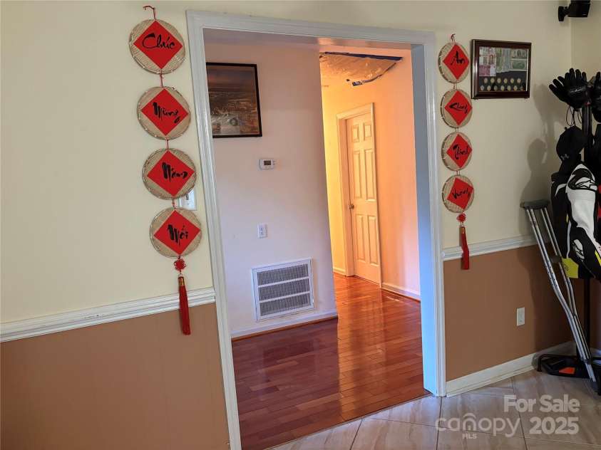 10428 Landon Street, Charlotte, NC 28215.  MLS# CAR4278755, YatesRealty ID 25984. 