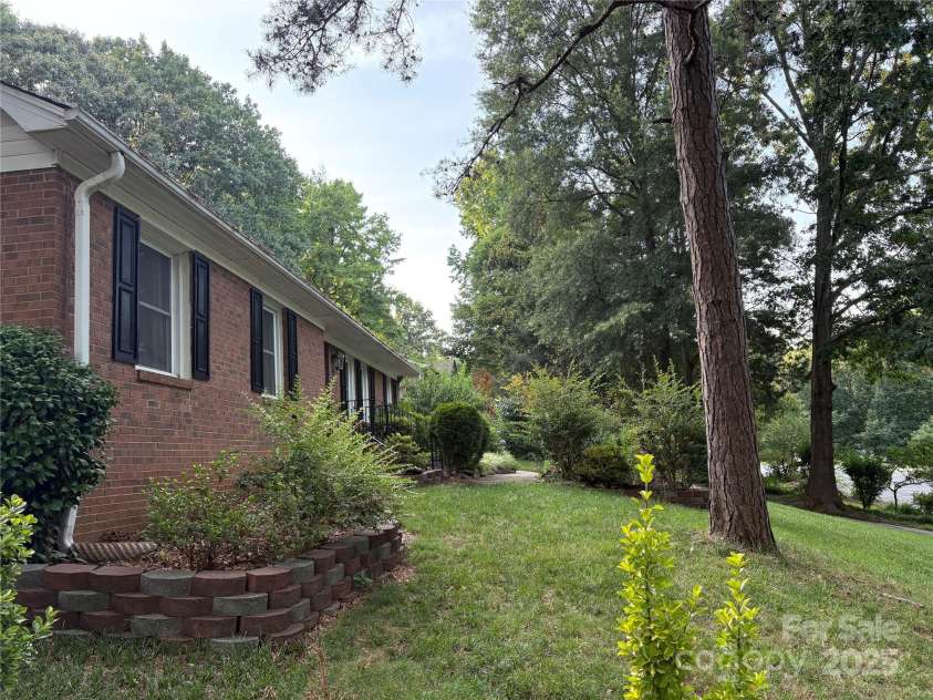 10428 Landon Street, Charlotte, NC 28215.  MLS# CAR4278755, YatesRealty ID 25984. 