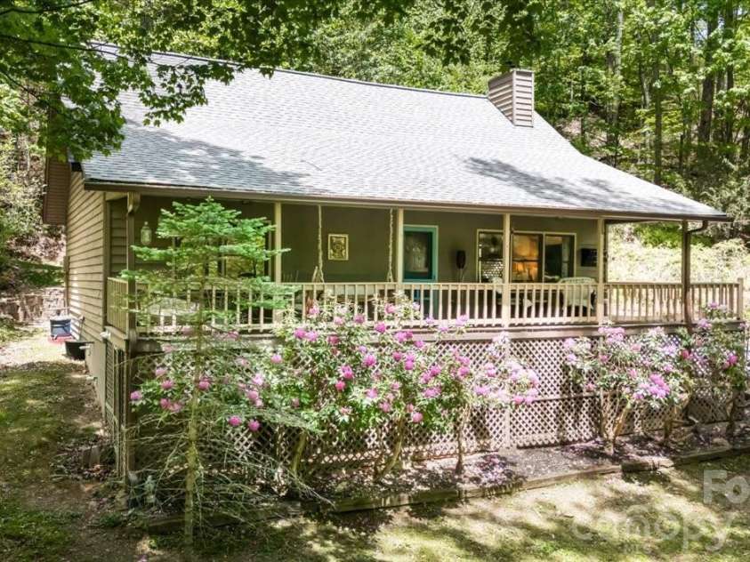 61 Greer Way, Mars Hill, NC 28754.  MLS# CAR4366229, YatesRealty ID 25984. 