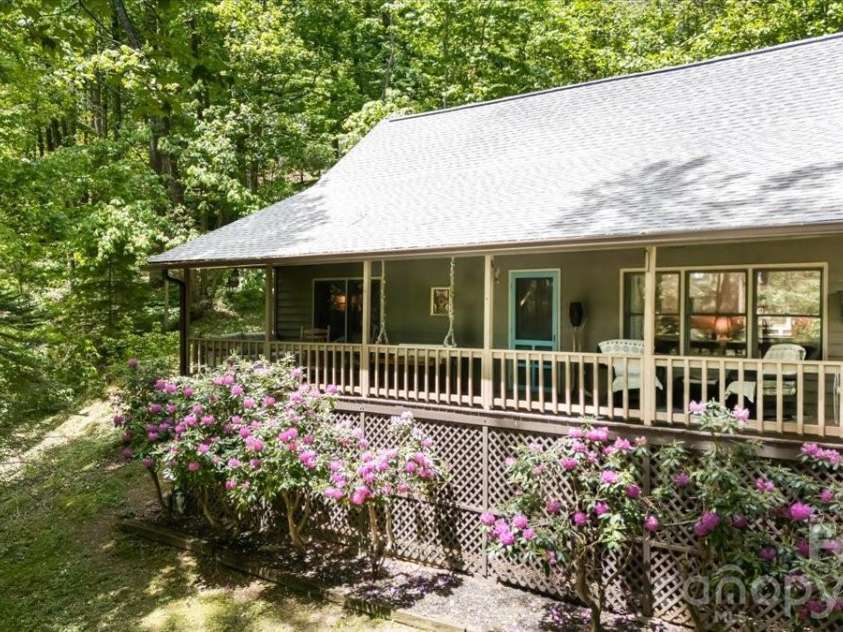 61 Greer Way, Mars Hill, NC 28754.  MLS# CAR4366229, YatesRealty ID 25984. 
