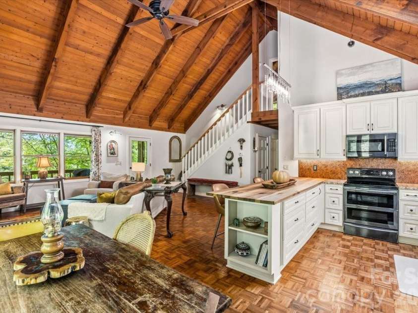 61 Greer Way, Mars Hill, NC 28754.  MLS# CAR4366229, YatesRealty ID 25984. 