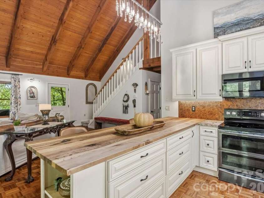 61 Greer Way, Mars Hill, NC 28754.  MLS# CAR4366229, YatesRealty ID 25984. 