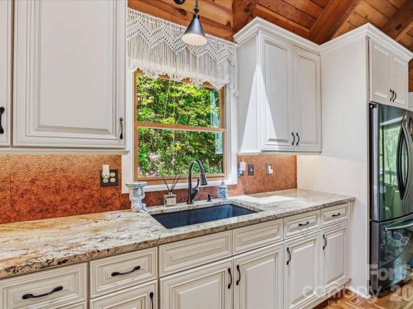 61 Greer Way, Mars Hill, NC 28754.  MLS# CAR4366229, YatesRealty ID 25984. 