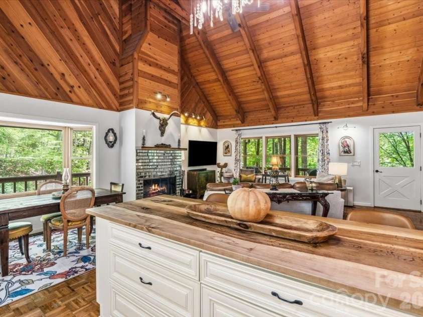 61 Greer Way, Mars Hill, NC 28754.  MLS# CAR4366229, YatesRealty ID 25984. 