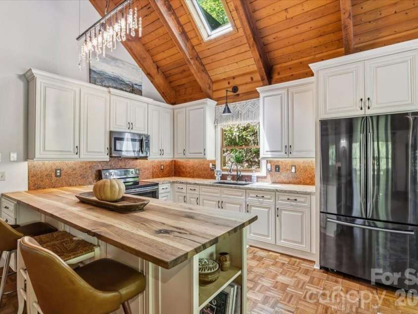 61 Greer Way, Mars Hill, NC 28754.  MLS# CAR4366229, YatesRealty ID 25984. 